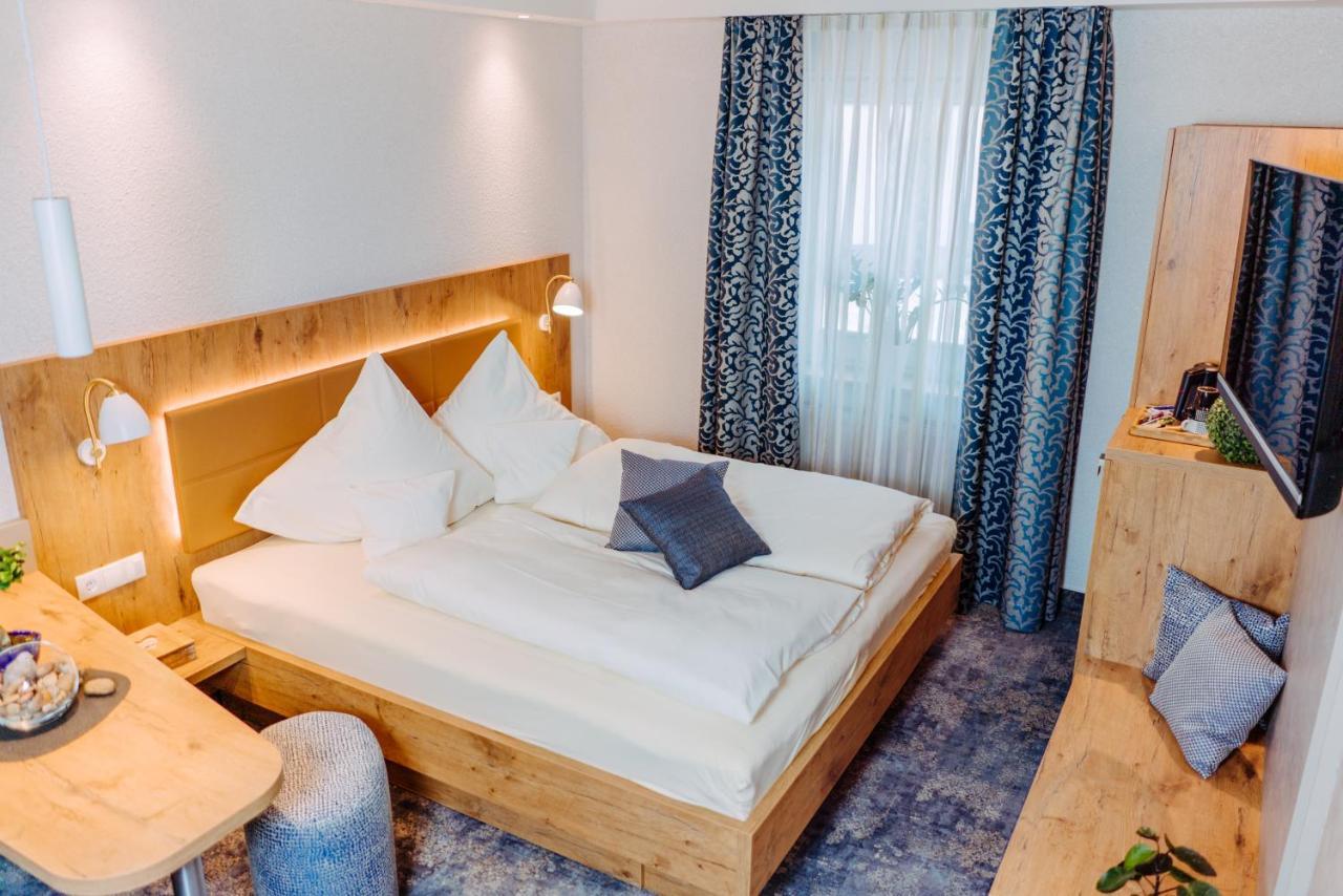 Dudenhofen Garni-Hotel Goldenes Lamm מראה חיצוני תמונה